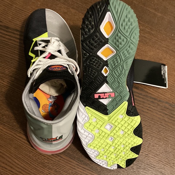 Nike LeBron 18 Low Bugs vs Marvin Space Jam - Mens Size US9 - New in Box - Picture 4 of 6